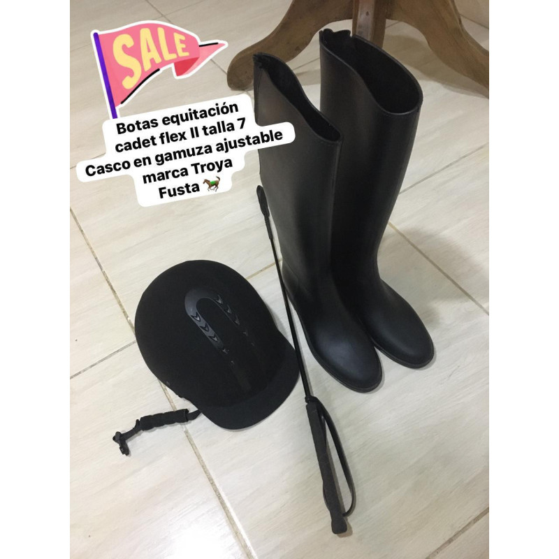 Botas, casco y fusta