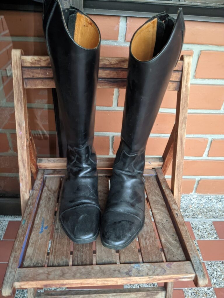 botas de cuero en perfecto estado ya sea para joven o adolecente